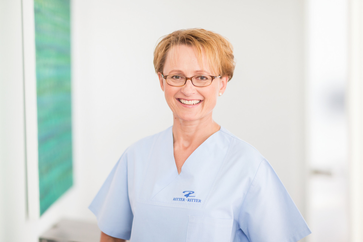 Dr. Iris Ritter - Ihre Spezialistin für lebenslange Zahngesundheit
